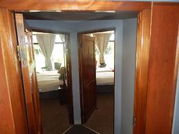Elephant Lake Hotel