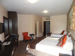Elephant Lake Hotel
