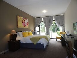 Elephant Lake Hotel