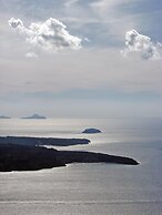 Irida Santorini