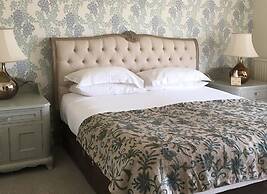 Ravenstone Manor