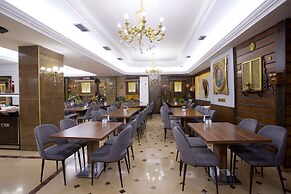 Grand Ant Hotel