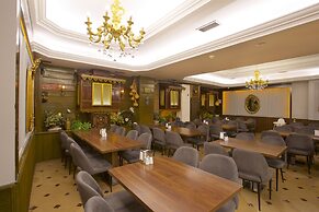 Grand Ant Hotel