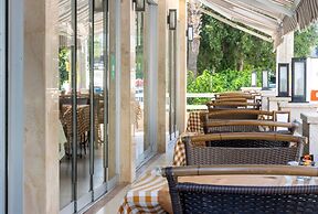 Kandelor Hotel