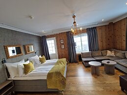Dr. Holms Hotel