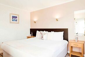 Muthu Queens Hotel