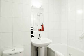 Muthu Queens Hotel