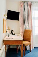 Muthu Queens Hotel