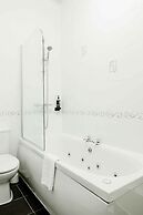 Muthu Queens Hotel