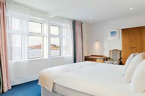 Muthu Queens Hotel