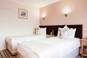 Muthu Queens Hotel