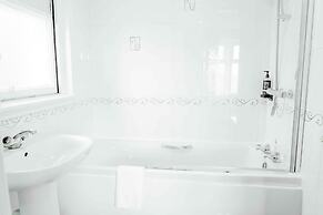 Muthu Queens Hotel