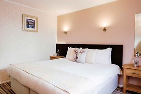 Muthu Queens Hotel