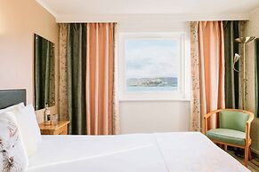 Muthu Queens Hotel