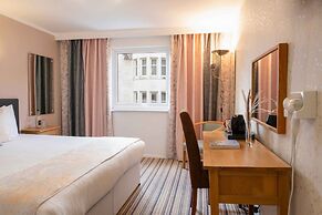 Muthu Queens Hotel