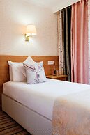 Muthu Queens Hotel