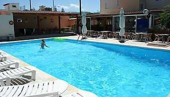 Australia Hotel