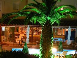 Australia Hotel