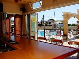 Antonios Hotel