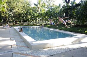 Base Airlie Beach Resort - Hostel