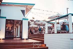 Base Airlie Beach Resort - Hostel