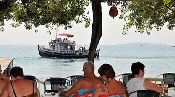 Dassia Beach
