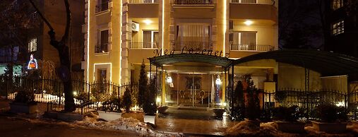 Meg Lozenetz Hotel