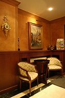 Meg Lozenetz Hotel