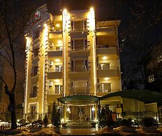 Meg Lozenetz Hotel