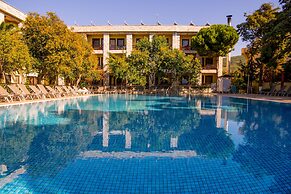 Iris Hotel & Spa