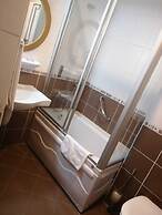 Iris Hotel & Spa