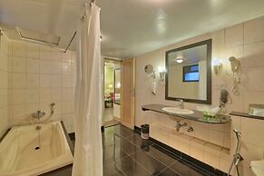 Vishwaratna Hotel