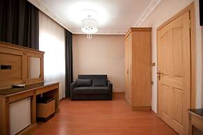 Blue Tuana Hotel
