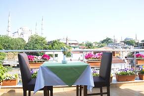 Blue Tuana Hotel