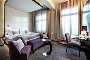 Home Hotel Folketeateret