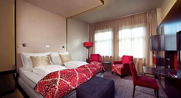Home Hotel Folketeateret