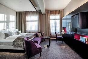 Home Hotel Folketeateret