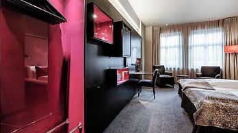 Home Hotel Folketeateret