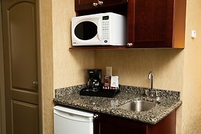 Redwood Inn & Suites - Grande Prairie