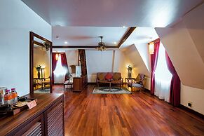 The Suite By Royal Crown Hotel