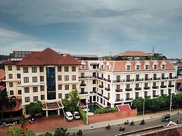 The Suite By Royal Crown Hotel