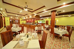 The Suite By Royal Crown Hotel