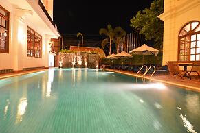 The Suite By Royal Crown Hotel
