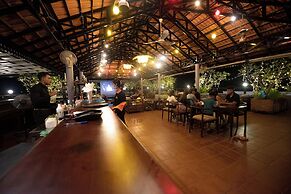The Suite By Royal Crown Hotel