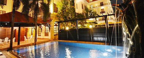 The Suite By Royal Crown Hotel