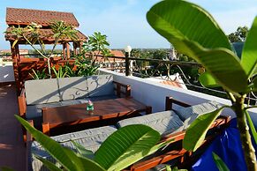The Suite By Royal Crown Hotel