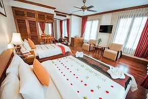 The Suite By Royal Crown Hotel
