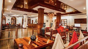 The Suite By Royal Crown Hotel