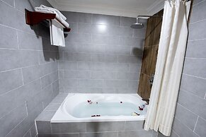 The Suite By Royal Crown Hotel