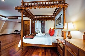 The Suite By Royal Crown Hotel